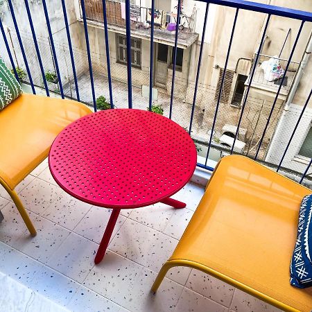 Peaceful And Central Room With Balcony Next To Hilton Athens Exterior photo